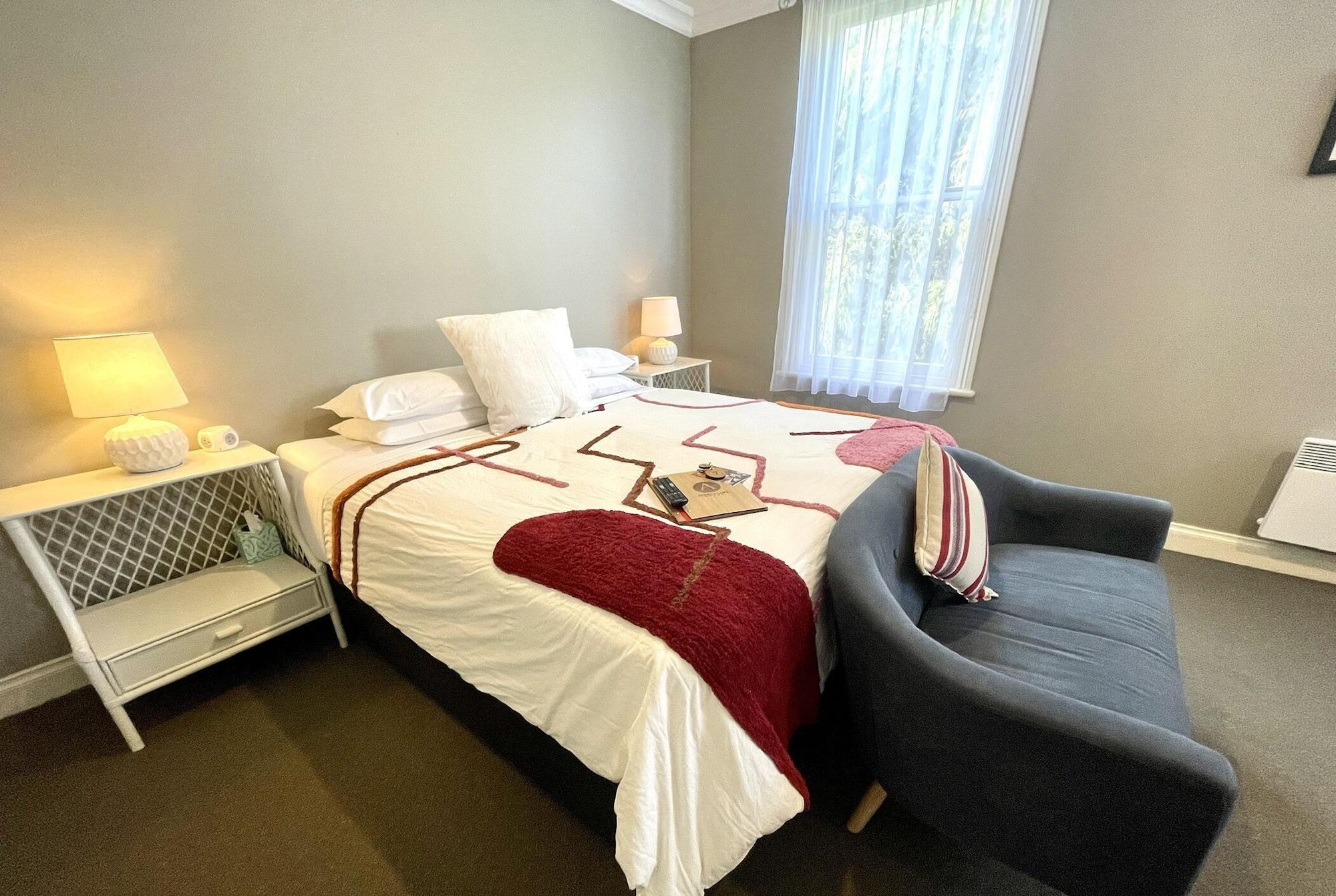 Athelstane House Inn 4*