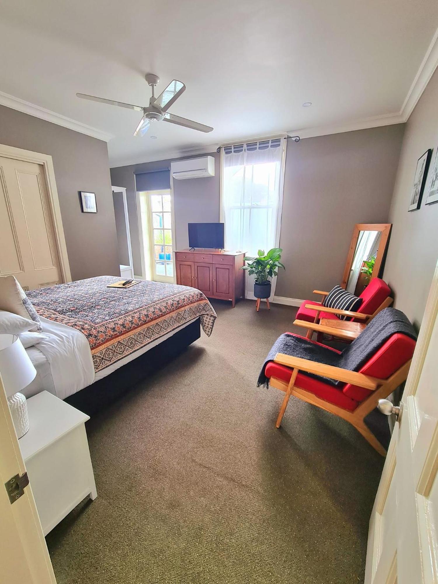 Athelstane House Inn